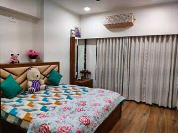 Bedroom in 3 BHK Apartment at Vaishnodevi Circle – for Rent