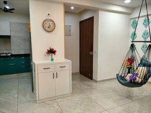 Room in 3 BHK Apartment at Vaishnodevi Circle – for Rent