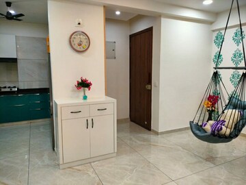 Room in 3 BHK Apartment at Vaishnodevi Circle – for Rent