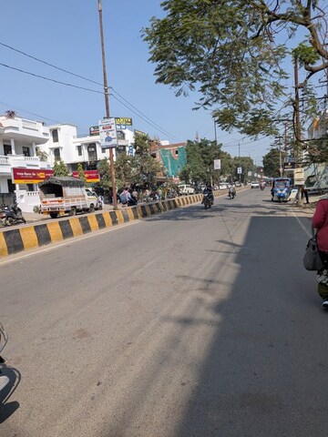 Parking in  Showroom at Aliganj Plaza, Aliganj – for Rent