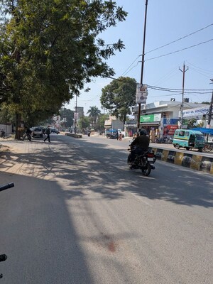 Parking in  Showroom at Aliganj Plaza, Aliganj – for Rent