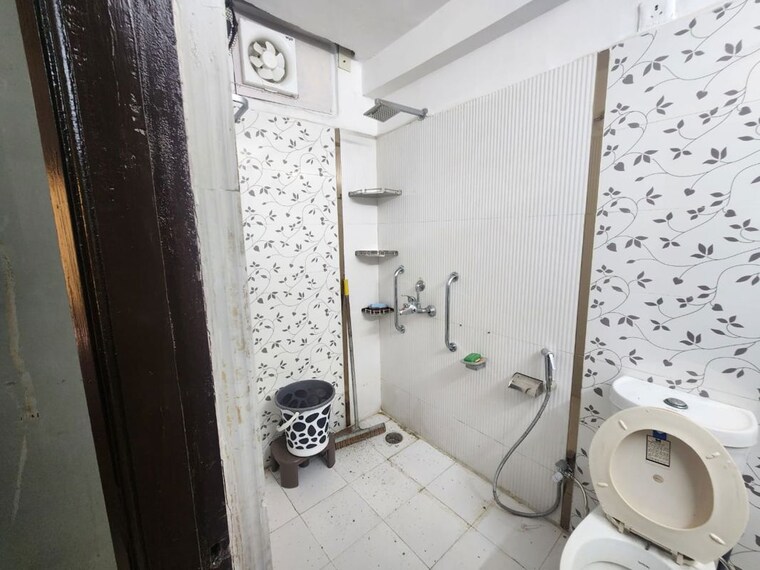 Bathroom, paramount-heritage 2 Bedroom 1175 Sq.Ft. Apartment In Ambala Highway Zirakpur 9952577