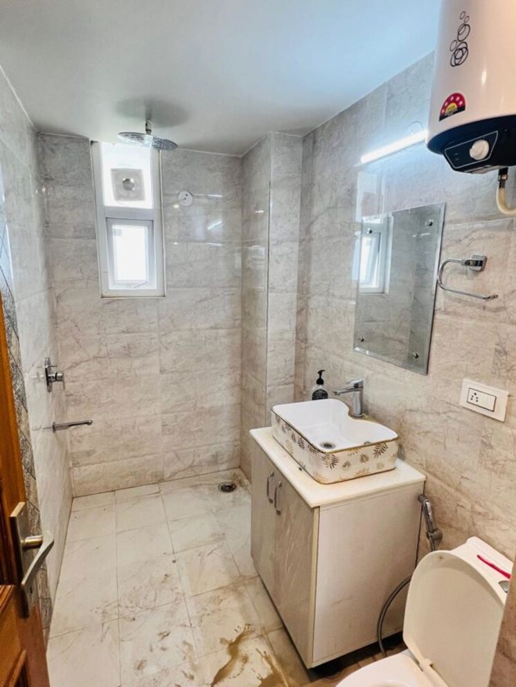 Bathroom, dlf-atria 3 Bedroom 2400 Sq.Ft. Builder Floor In Dlf Phase ii Gurgaon 9962832