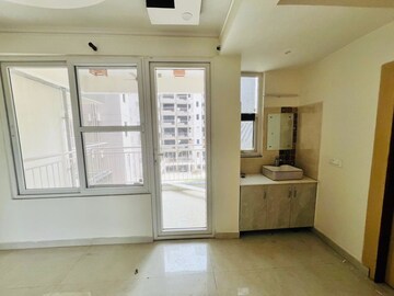 Room in 3 BHK Builder Floor at DLF Atria, Dlf Phase ii – for Rent