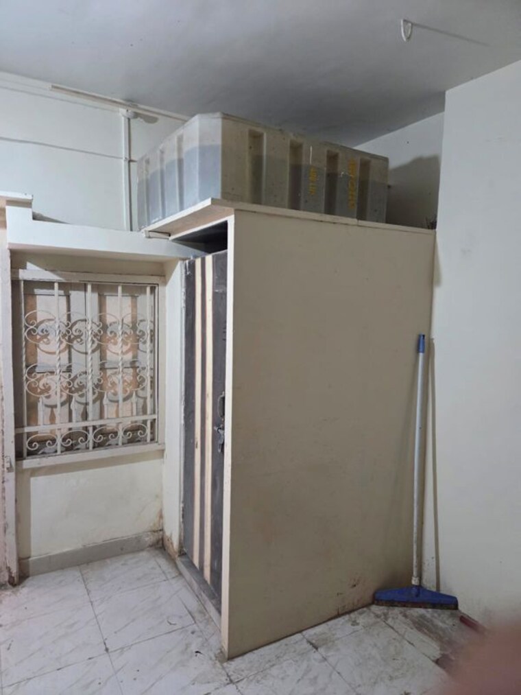 Room, karve nagar Commercial Shop 250 Sq.Ft. In Karve Nagar Pune 9962849