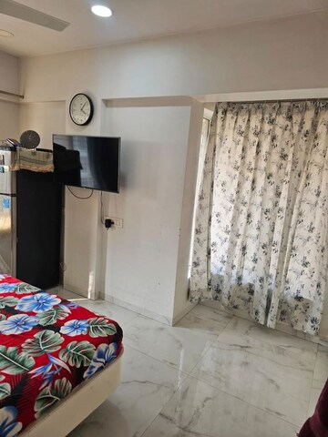 Bedroom in 2 BHK Apartment at Andheri West – for Rent