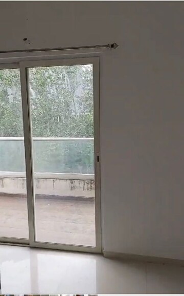 Room in 3 BHK Apartment at Kumar Pinakin, Baner – for Rent