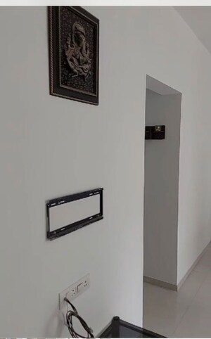 Room in 3 BHK Apartment at Kumar Pinakin, Baner – for Rent