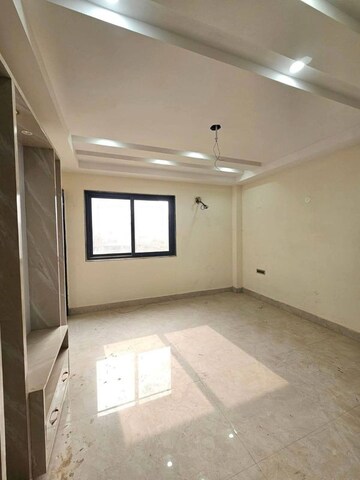 Room in 2 BHK Apartment at Suncity Avenue 76, Sector 76 – for Sale