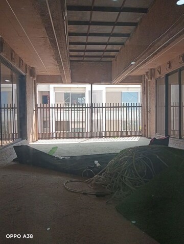 Room in 4 BHK Apartment at Juhu – for Rent