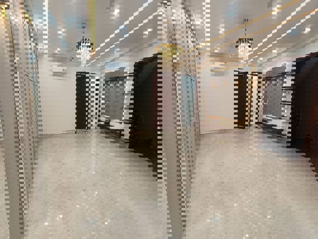 1.5 BHK + Pooja Room,Servant Room,Study Room,Extra Room Builder Floor For Sale in Sarvapriya Vihar