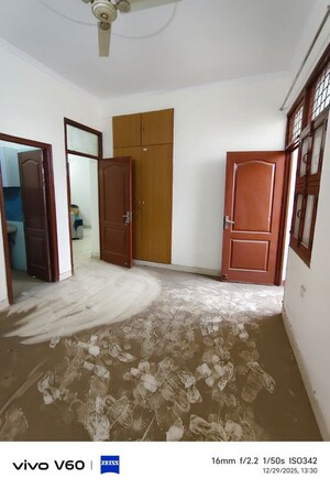 Room in 2 BHK Builder Floor at Gyan Khand I – for Rent