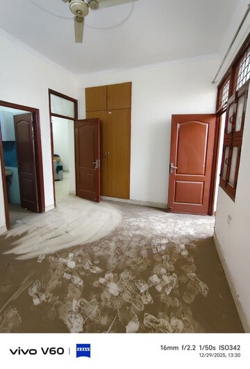 Room in 2 BHK Builder Floor at Gyan Khand I – for Rent