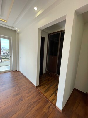 Room in 4 BHK Apartment at DLF Atria, Dlf Phase ii – for Sale