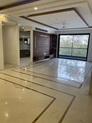 Living Room in 4 BHK Apartment at DLF Atria, Dlf Phase ii – for Sale