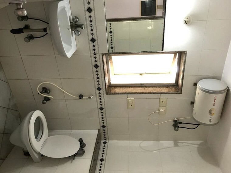 Bathroom, andheri west 4 Bedroom 1500 Sq.Ft. Apartment In Andheri West Mumbai 9962939