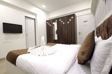 Bedroom in 3 BHK Apartment at Shrishti Synchronicity, Chandivali – for Rent