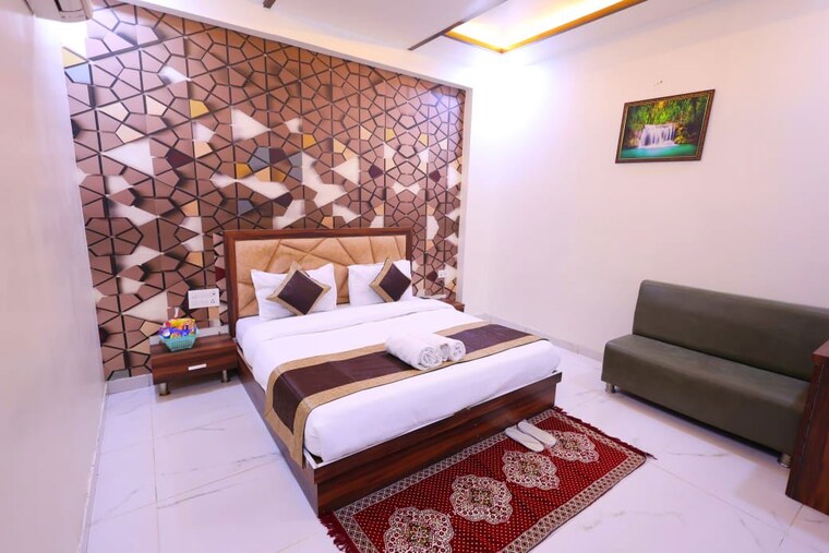 Bedroom, sector 49 2 Bedroom 1050 Sq.Ft. Builder Floor In Sector 49 Noida 9962977