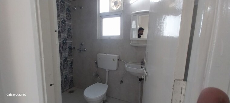 Bathroom, signature-global-proxima 2 Bedroom 674 Sq.Ft. Apartment In Sector 89 Gurgaon 9962997