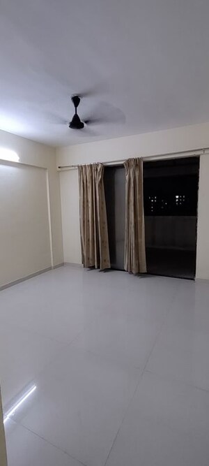 Room in 3 BHK Apartment at Ameya Lotus, Dhanori – for Rent