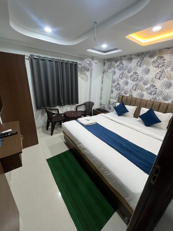 3.5 BHK + Servant Room Apartment For Rent in Sikka Kimantra Greens