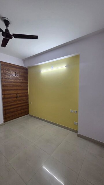 Room in 3 BHK Apartment at Gaur Sportswood, Sector 79 – for Rent