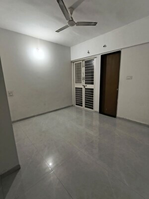 Room in 2 BHK Apartment at Venkatesh Viraj Heights, Dhanori – for Rent