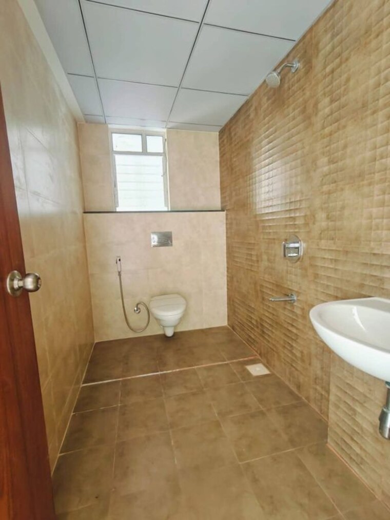 Bathroom, gagan-ela 3 Bedroom 1200 Sq.Ft. Apartment In Nibm Road Pune 9946960
