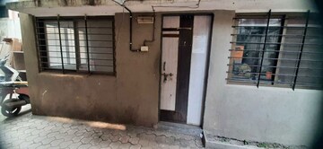  Shop For Rent in Pandit Colony