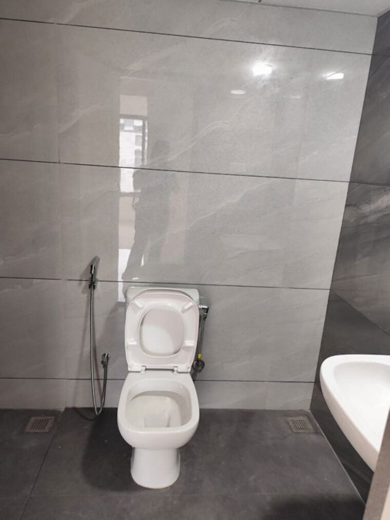Bathroom, kumar-palmspring-towers 2 Bedroom 834 Sq.Ft. Apartment In Undri Pune 9948488