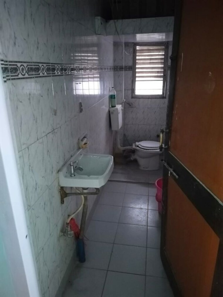 Bathroom, siddhartha-tower 1 Bedroom 1000 Sq.Ft. Apartment In Fatima Nagar Pune 9931323