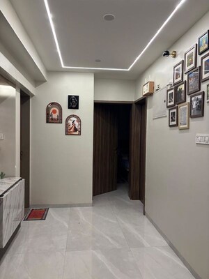 Room in 3 BHK Apartment at Oxy Beaumonde, Viman Nagar – for Rent