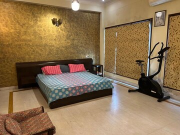 Bedroom in 6+ BHK Villa at Sector 47 – for Sale