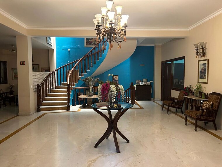 Gym, sector 47 6+ Bedroom 450 Sq.Ft. Villa In Sector 47 Noida 9963059