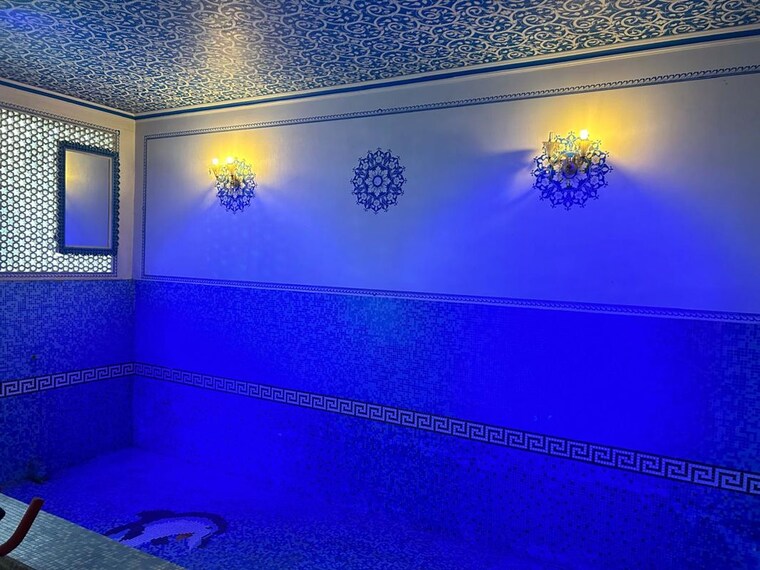 Swimming Pool, sector 47 6+ Bedroom 450 Sq.Ft. Villa In Sector 47 Noida 9963059