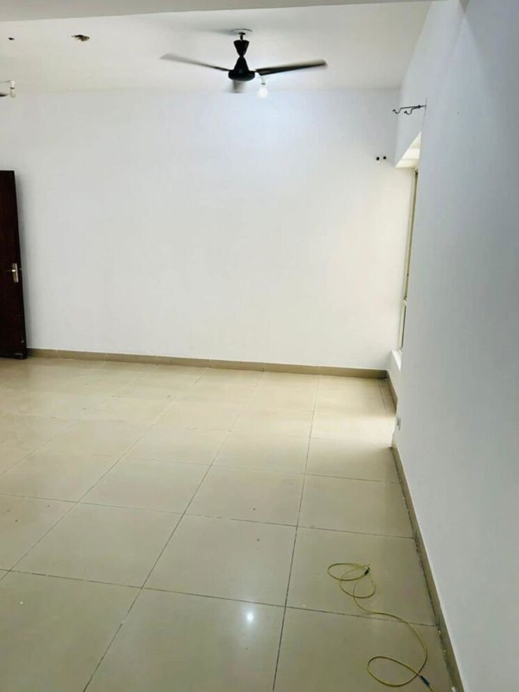 Room, sector 55 3 Bedroom 3200 Sq.Ft. Independent House In Sector 55 Noida 9963061