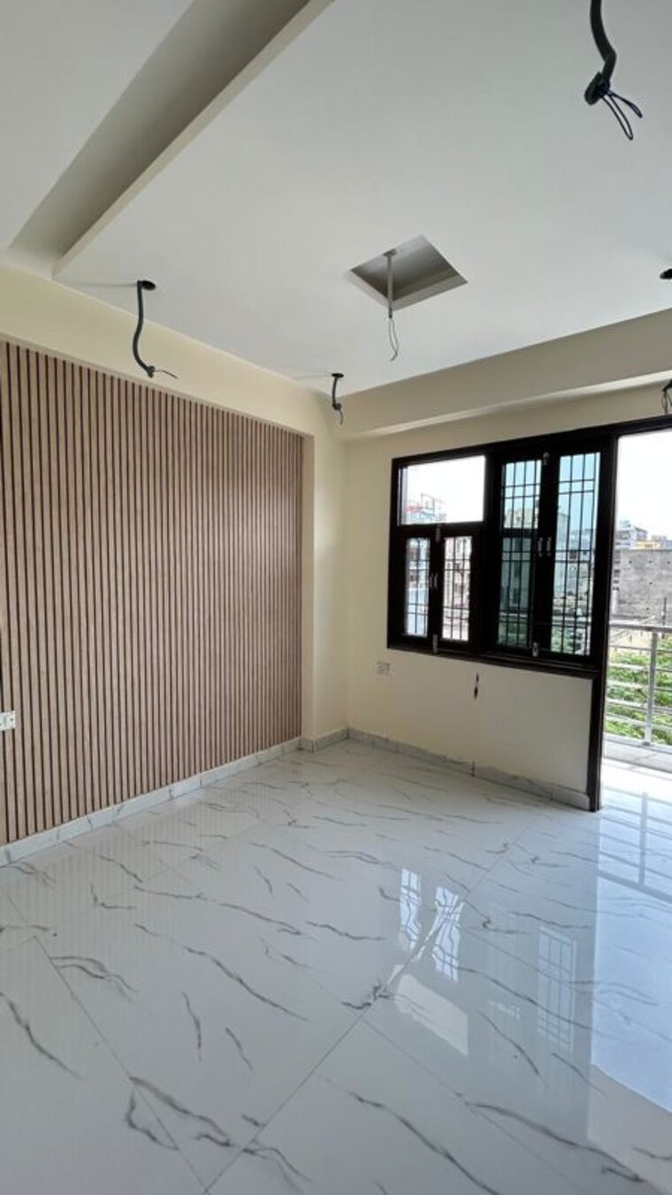 Room, sector 55 3 Bedroom 3200 Sq.Ft. Independent House In Sector 55 Noida 9963061