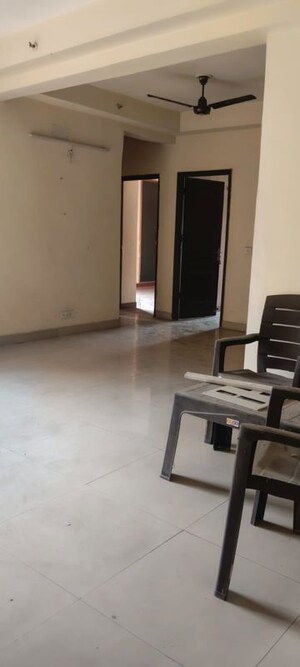 Room in 2 BHK Apartment at Gardenia Golf City, Sector 75 – for Rent