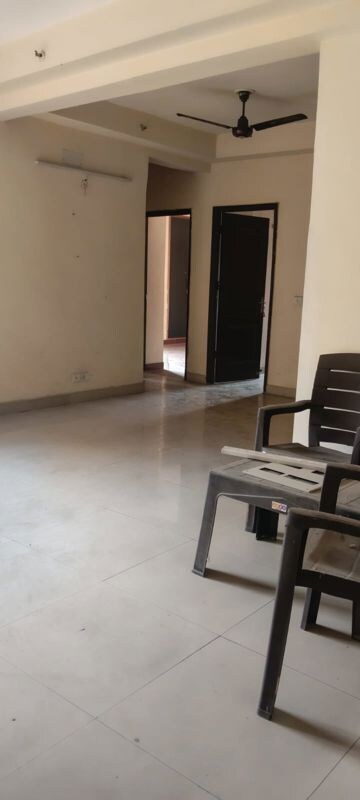 Room in 2 BHK Apartment at Gardenia Golf City, Sector 75 – for Rent