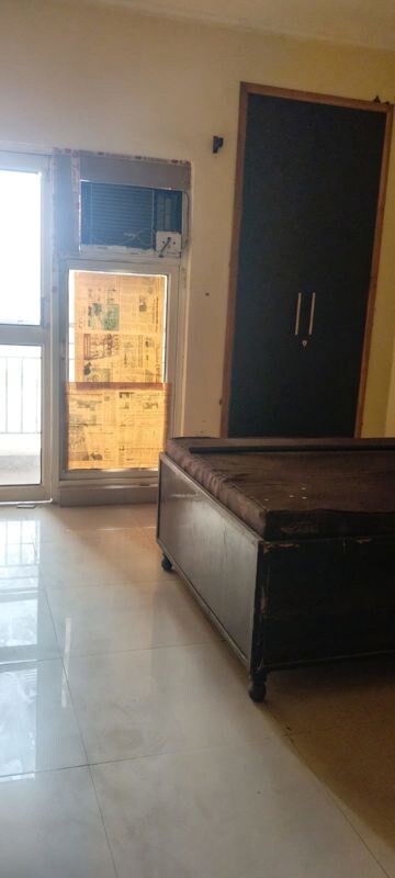 Room in 2 BHK Apartment at Gardenia Golf City, Sector 75 – for Rent