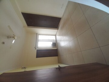 Room in 4 BHK Apartment at Sunshine Helios, Sector 78 – for Sale