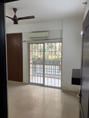 Room in 3 BHK Apartment at Aims Golf Avenue II, Sector 75 – for Rent