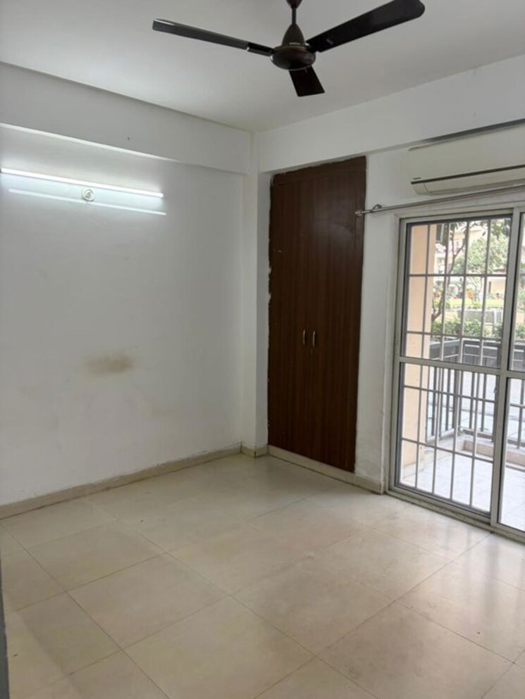 Room, aims-golf-avenue-ii 3 Bedroom 1455 Sq.Ft. Apartment In Sector 75 Noida 9963087