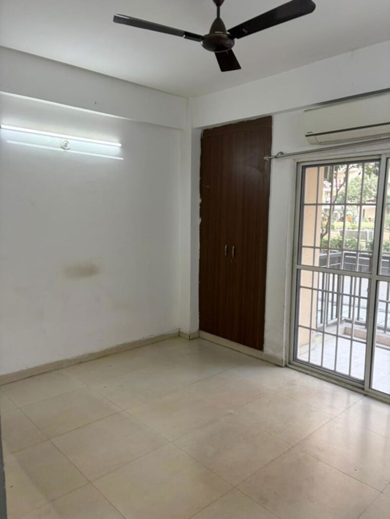 Room, aims-golf-avenue-ii 3 Bedroom 1455 Sq.Ft. Apartment In Sector 75 Noida 9963087