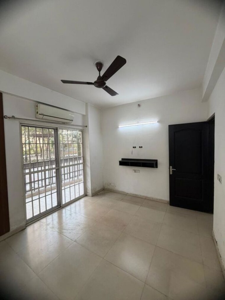 Room, aims-golf-avenue-ii 3 Bedroom 1455 Sq.Ft. Apartment In Sector 75 Noida 9963087