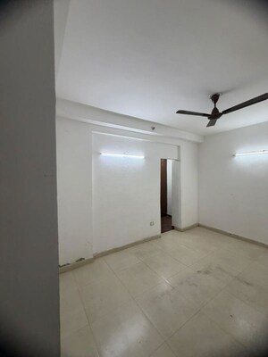 Room in 3 BHK Apartment at Aims Golf Avenue II, Sector 75 – for Rent