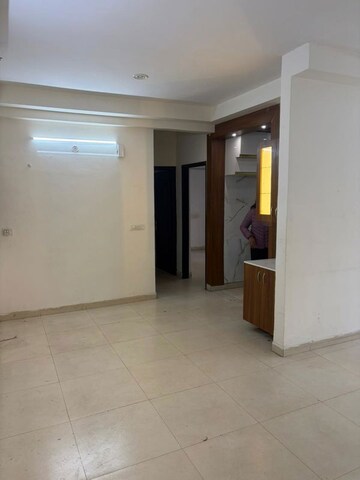 Room in 3 BHK Apartment at Aims Golf Avenue II, Sector 75 – for Rent
