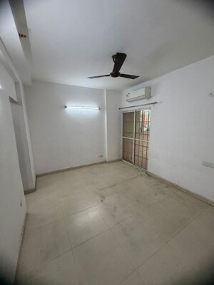 Room in 3 BHK Apartment at Aims Golf Avenue II, Sector 75 – for Rent