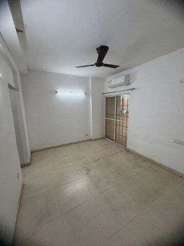 Room in 3 BHK Apartment at Aims Golf Avenue II, Sector 75 – for Rent