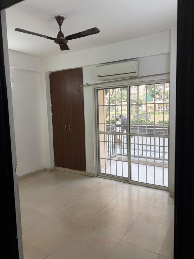 Room, aims-golf-avenue-ii 3 Bedroom 1455 Sq.Ft. Apartment In Sector 75 Noida 9963087